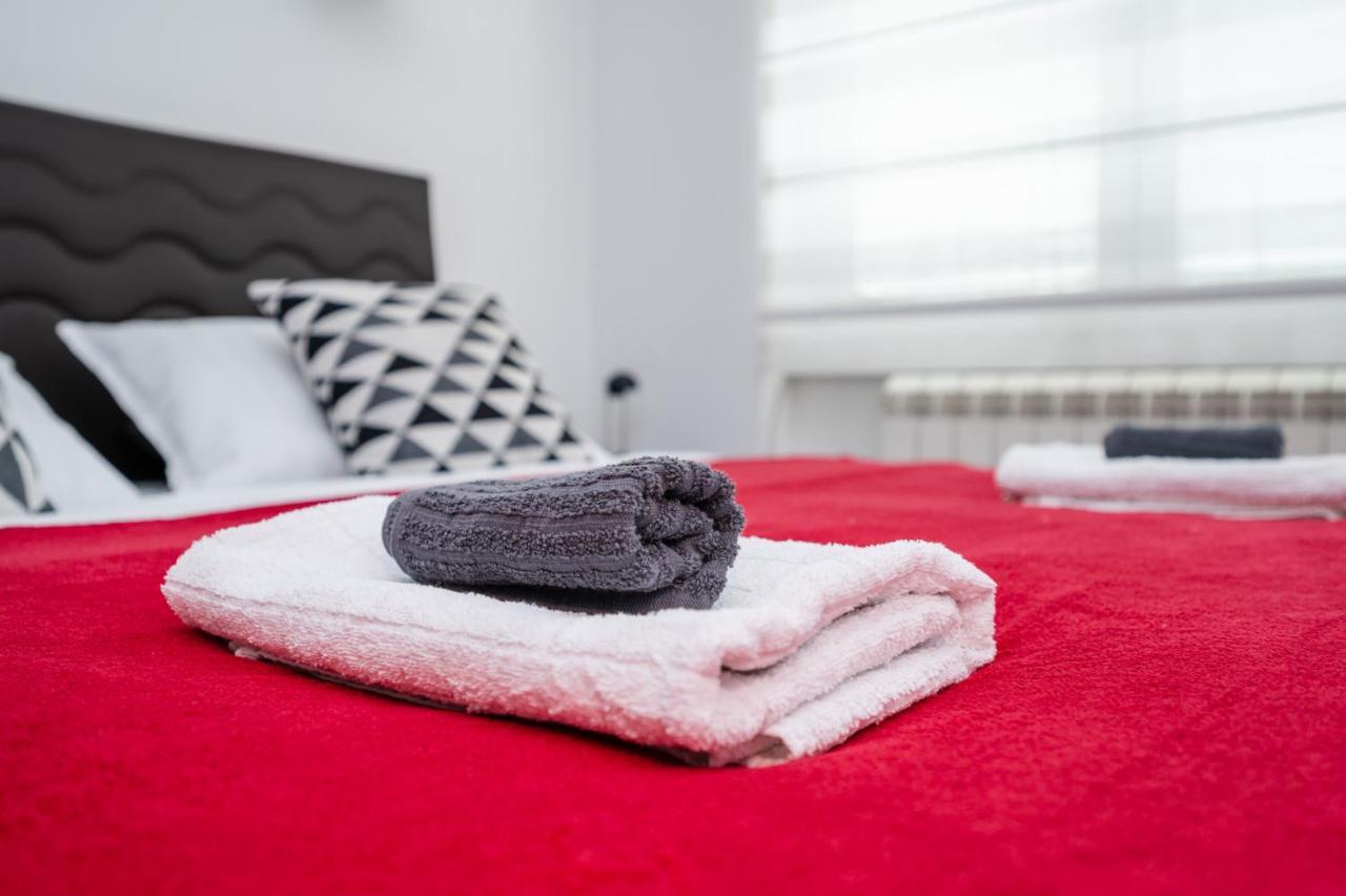Bright 1Bdr Apartment In The City Center Сараєво Екстер'єр фото